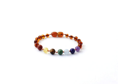 BARNSTEEN ARMBAND COGNAC & CHAKRA EDELSTENEN